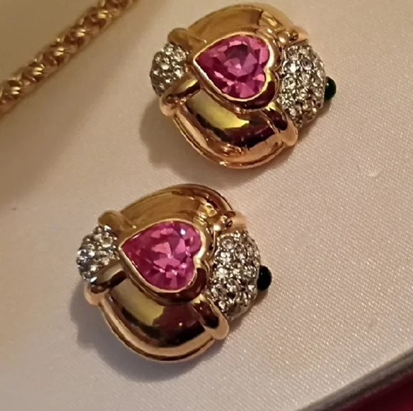 New NOLAN MILLER Gold / Rhinestones / Pink Heart Necklace And Earrings Set